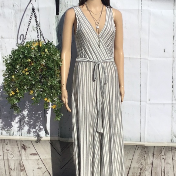 FRONT & BACK V~NECK SEMI~CROPPED SOFT JUMPSUIT - Picture 12 of 14
